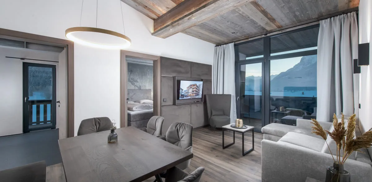 Moderner, offener Wohnbereich im Appartement