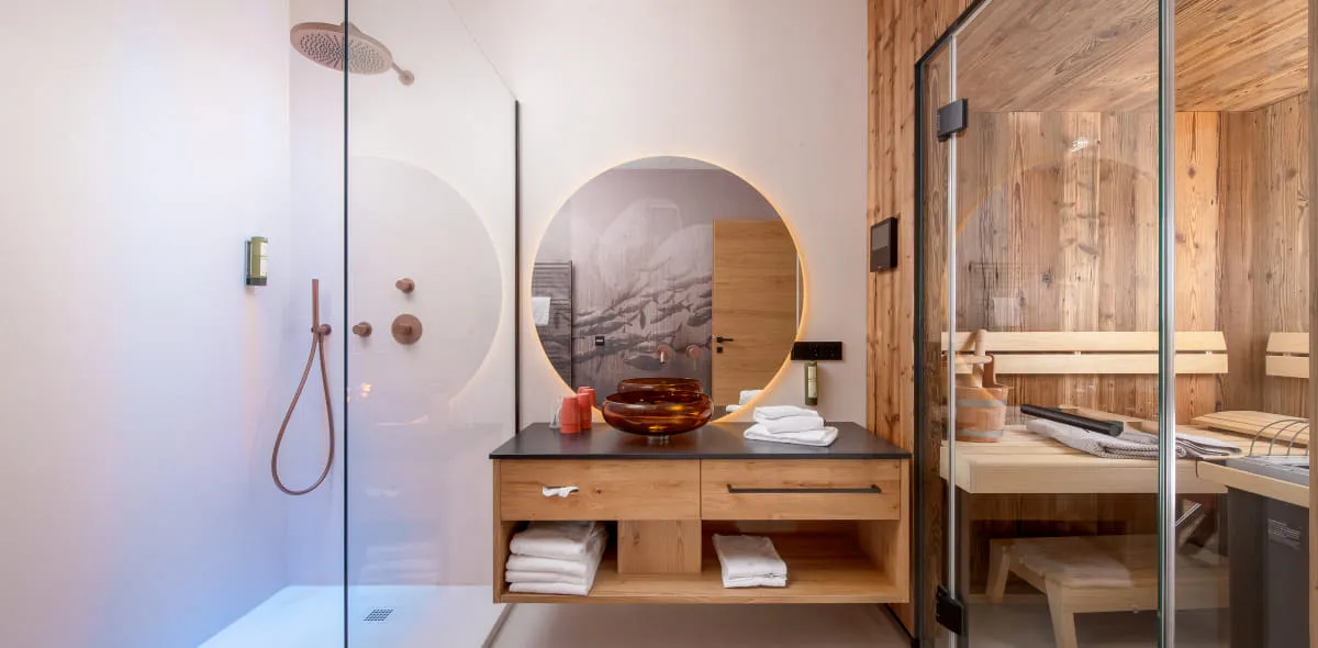 Modernes Badezimmer im Appartement mit angrenzender Sauna